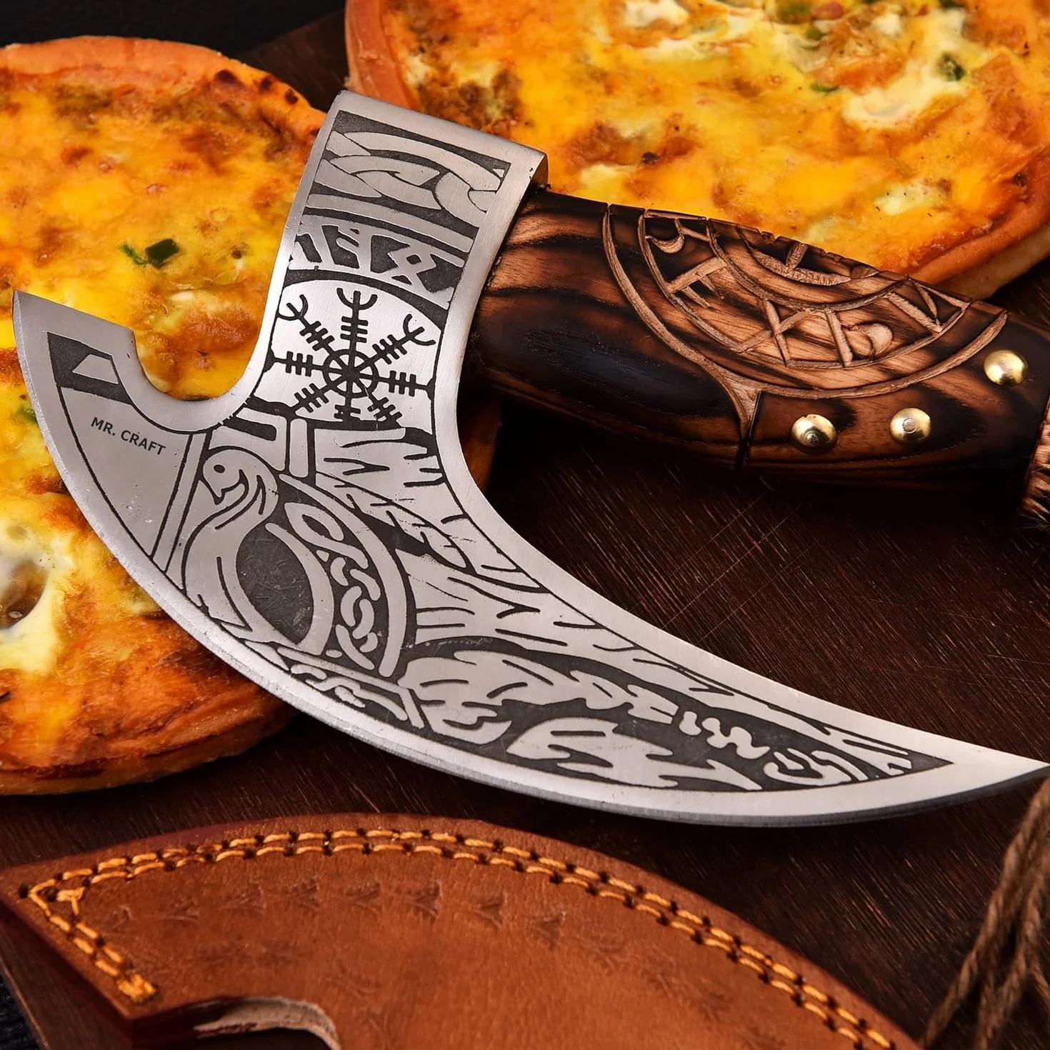 Ręcznie robiony nóż do pizzy Viking Axe ze skórzanym pokrowcem – akcesoria premium do pizzy Ulu Rocking Pizza Gifts for Men (grawerowany uchwyt z drewna jesionowego)